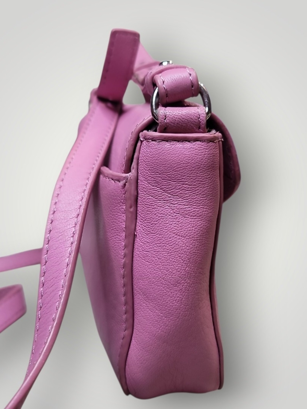 Vince Camuto Lefto Leather Crossbody Bag in the shade "Arresting Pink EUC - Picture 2 of 11